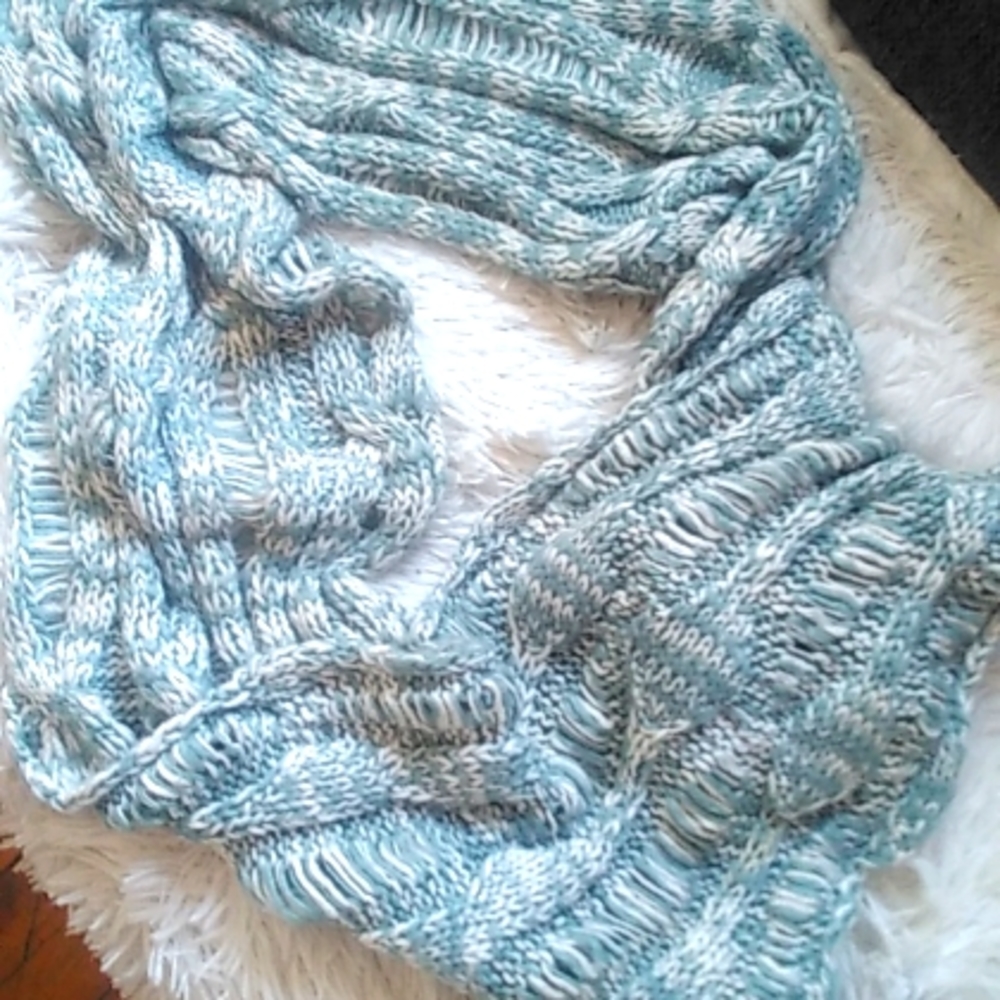 NWOT Aeropostale Teal And White Thick And Soft Cable Knit Chunky Infinity Scarf